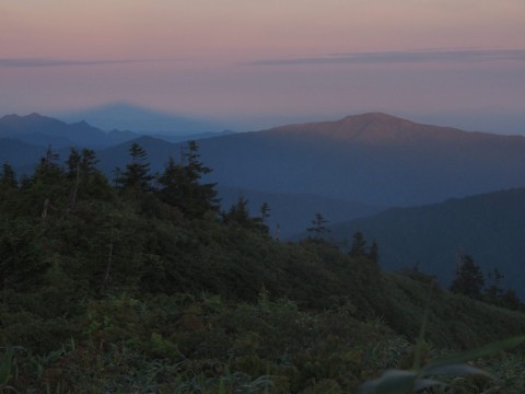 2022/9 丸山岳より 輝く未丈ヶ岳と影