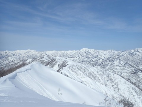2020/3 越後駒ヶ岳より眺める未丈ヶ岳